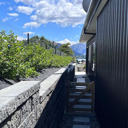 Lake Views - New Apartment With Room To Relax Wanaka Exterior photo