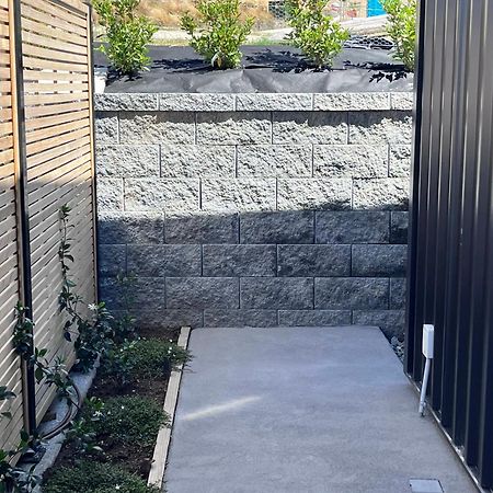 Lake Views - New Apartment With Room To Relax Wanaka Exterior photo