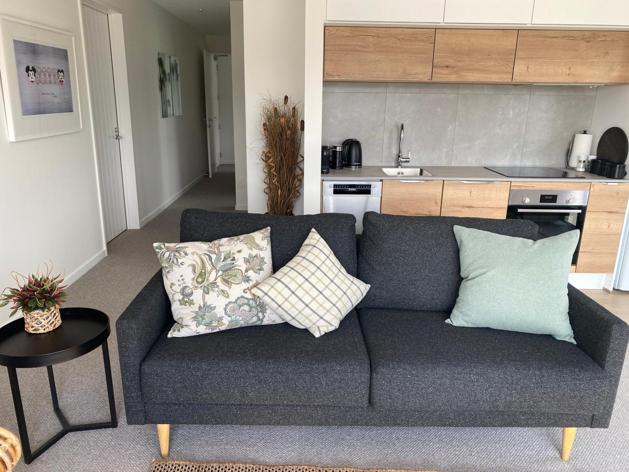 Lake Views - New Apartment With Room To Relax Wanaka Exterior photo